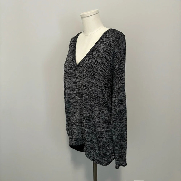 Aritzia Wilfred Free Devinette Long Sleeve V-Neck Top Heathered Gray Black - Picture 6 of 15